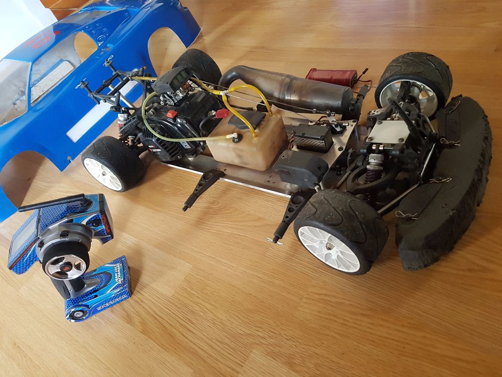 Voiture thermique 1/5 en kit
