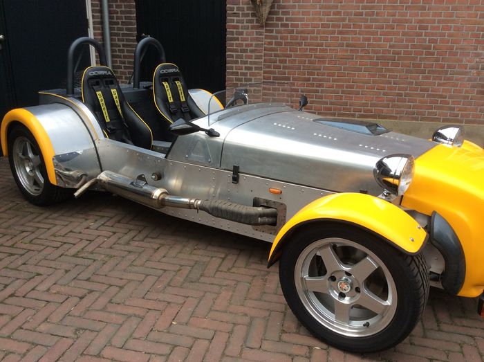Voiture en kit seven