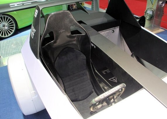 Voiture de course en kit
